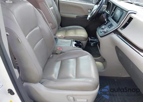 2016 Toyota Sienna Xle Premium 8 Passenger z USA, uszkodzony, nr VIN 5TDYK3DC4GS745554